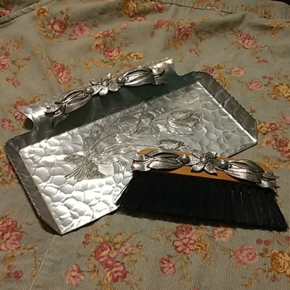 VINTAGE RODNEY KENT ALUMINUM CRUM SWEEPER TRAY